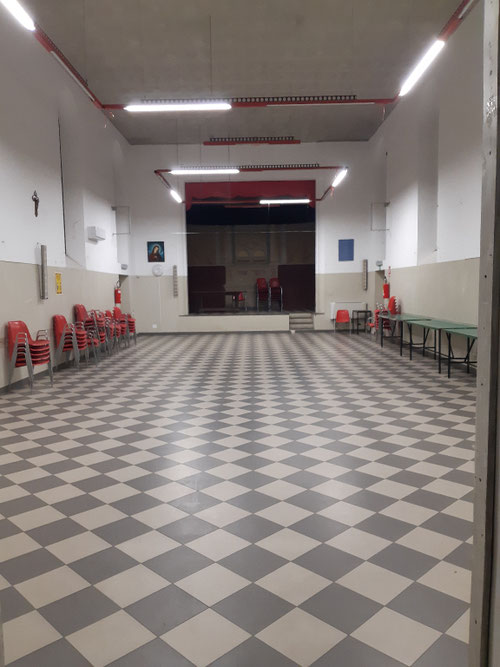 Fino a marzo abbiamo svolto la lezione intermedi dalle 19 alle 20.15 in questo salone